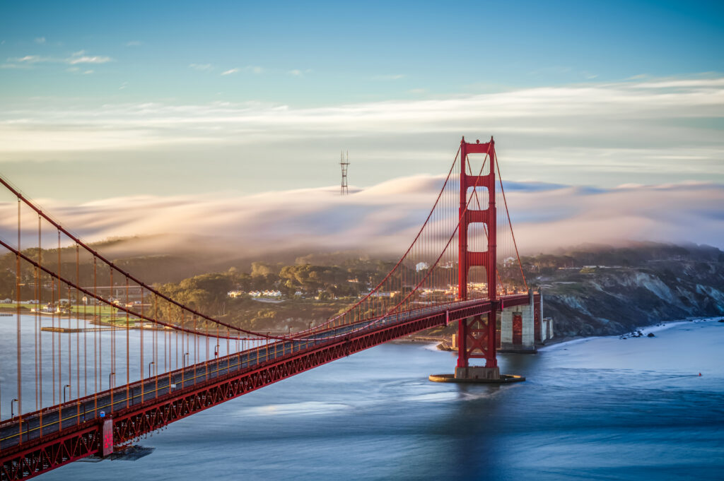 Vista aérea del Golden Gate Bridge en San Francisco — Abogado de lesiones personales John J. Roach