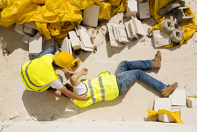 Trabajador lesionado en caída en el trabajo — abogado de resbalones y caídas en San Francisco, John J. Roach