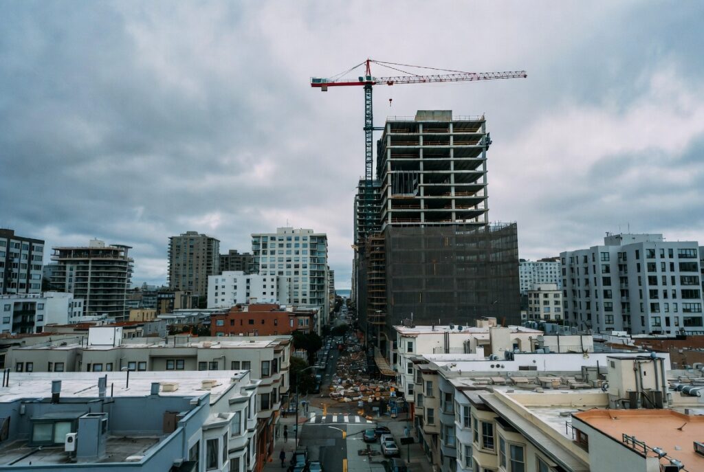San Francisco high-rise construction site where falls and struck-by incidents cause brain injuries